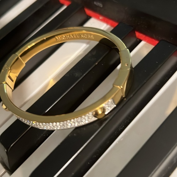 Michael Kors Bracelet 8 Inches Round 🔥 - Picture 4 of 7